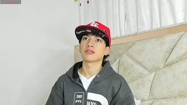 Thiago Divine  online show from 17, 9, 2025