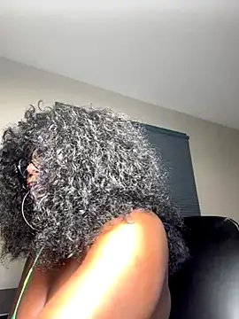 Snapshot of WomanNextdoor1 chatting on 10, 10, 2025 WomanNextdoor1 online show from 10, 10, 2025