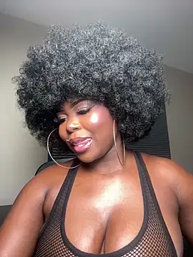 Snapshot of WomanNextdoor1 chatting on 2, 4, 2026 WomanNextdoor1 online show from 2, 4, 2026