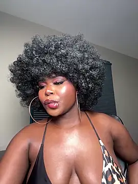 Snapshot of WomanNextdoor1 chatting on 6, 5, 2026 WomanNextdoor1 online show from 6, 5, 2026
