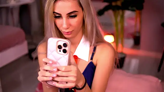 AwaLynch online show from 18, 3, 2026