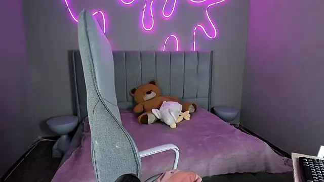 Emma and Issac online show from 24, 2, 2026