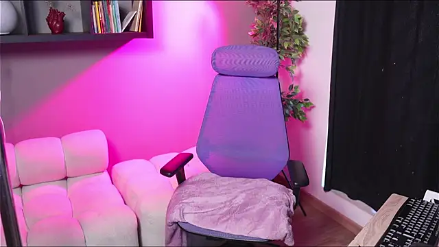 Emma and Issac online show from 23, 6, 2026