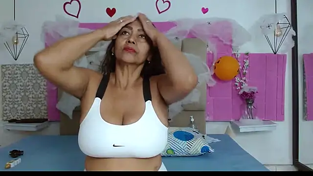 Damary Leon online show from 20, 10, 2025