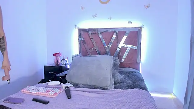 Ella Lenox online show from 13, 2, 2026