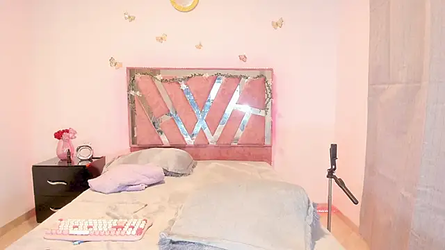 Ella Lenox online show from 18, 3, 2026