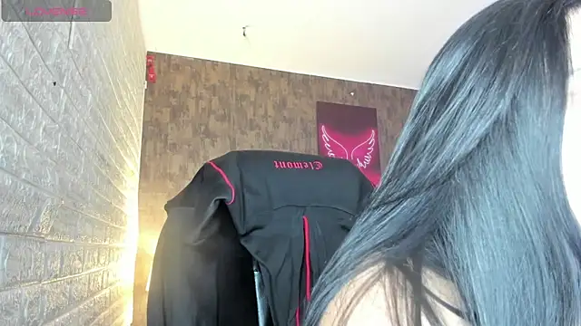 Snapshot of marian__stone chatting on 19, 4, 2026 marian stone online show from 19, 4, 2026