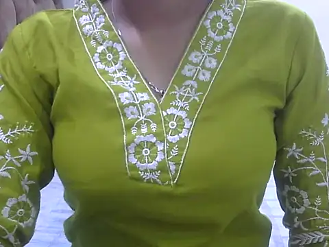 Snapshot of SONIYA_47 chatting on 2, 10, 2025 SONIYA 47 online show from 2, 10, 2025