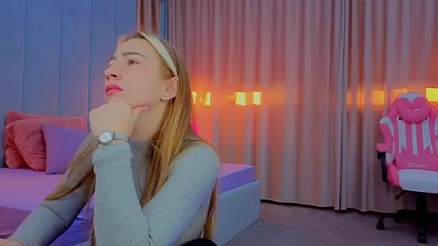 Reina Cummings online show from 19, 10, 2025