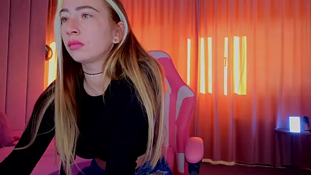 Reina Cummings online show from 2, 11, 2025