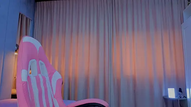 Reina Cummings online show from 12, 11, 2025