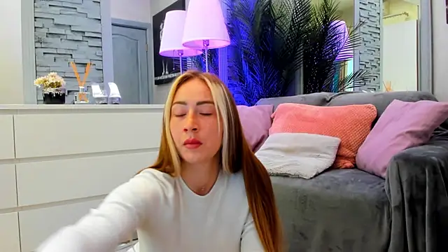 Reina Cummings online show from 30, 4, 2026