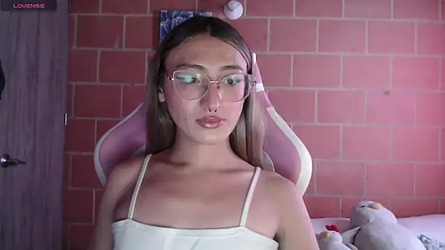 Snapshot of Andrea_camilaaa chatting on 10, 9, 2025 Andrea camilaaa online show from 10, 9, 2025