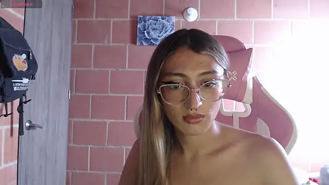 Snapshot of Andrea_camilaaa chatting on 27, 9, 2025 Andrea camilaaa online show from 27, 9, 2025