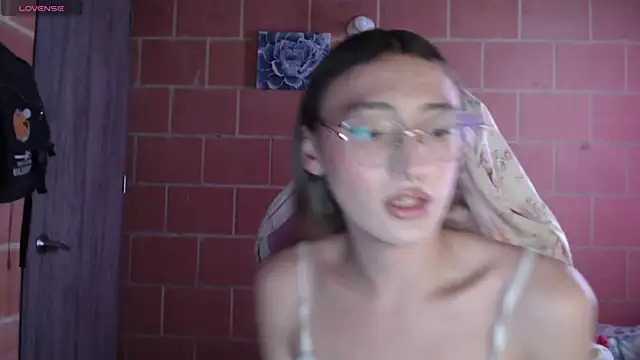 Snapshot of Andrea_camilaaa chatting on 14, 10, 2025 Andrea camilaaa online show from 14, 10, 2025