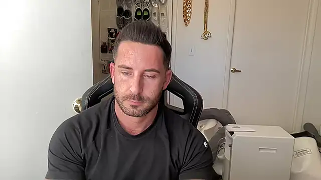 Snapshot of brettmycles28 chatting on 26, 6, 2026 brettmycles28 online show from 26, 6, 2026