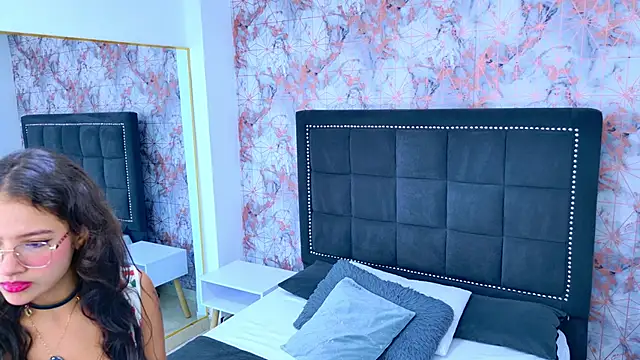 Angelique Angell online show from 3, 3, 2026