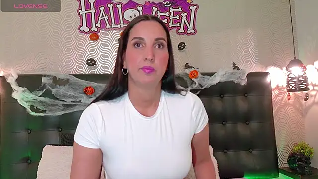 Sharonevanss  online show from 10, 10, 2025