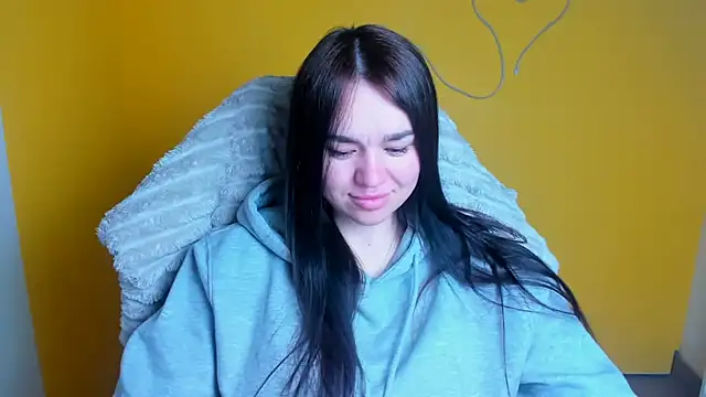 Lola Saymyname online show from 18, 4, 2026