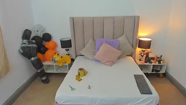 Snapshot of evvaa_moon69 chatting on 8, 10, 2025 evvaa moon69 online show from 8, 10, 2025