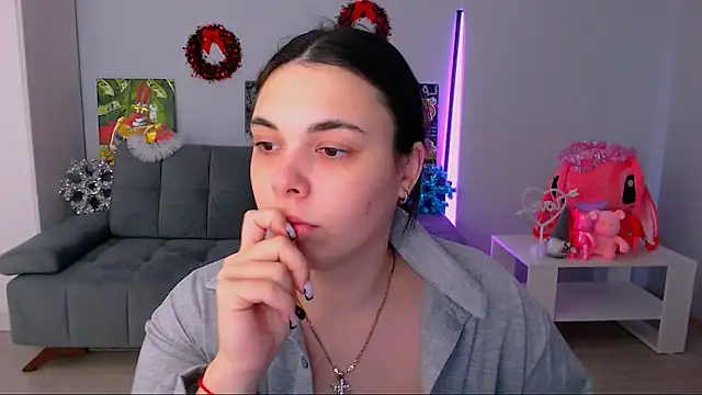 Snapshot of queenofthesense_ chatting on 2, 12, 2025 queenofthesense online show from 2, 12, 2025