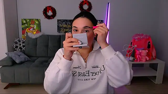 Snapshot of queenofthesense_ chatting on 5, 12, 2025 queenofthesense online show from 5, 12, 2025