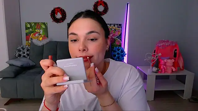 Snapshot of queenofthesense_ chatting on 17, 12, 2025 queenofthesense online show from 17, 12, 2025