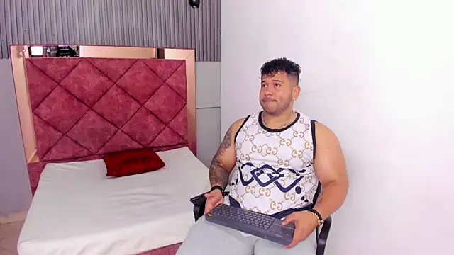 Snapshot of michael_hill1 chatting on 10, 9, 2025 michael hill1 online show from 10, 9, 2025