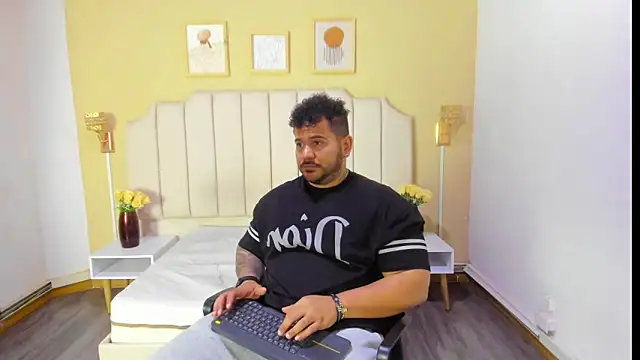 Snapshot of michael_hill1 chatting on 1, 10, 2025 michael hill1 online show from 1, 10, 2025