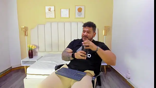 Snapshot of michael_hill1 chatting on 2, 10, 2025 michael hill1 online show from 2, 10, 2025