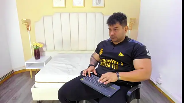 Snapshot of michael_hill1 chatting on 4, 10, 2025 michael hill1 online show from 4, 10, 2025