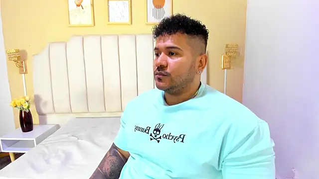 Snapshot of michael_hill1 chatting on 28, 10, 2025 michael hill1 online show from 28, 10, 2025