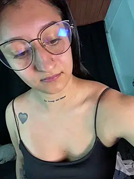Snapshot of EVAH_LEE_ chatting on 6, 6, 2026 EVAH LEE online show from 6, 6, 2026