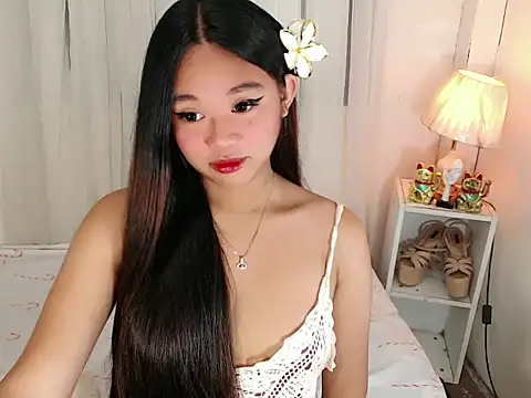 Malia cummer online show from 6, 7, 2026