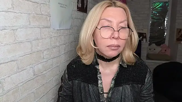 Wendy Waves online show from 2, 10, 2025