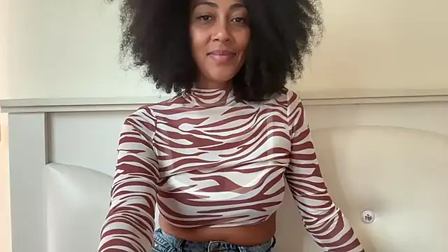 Snapshot of Vaylisse chatting on 3, 10, 2025 Vaylisse online show from 3, 10, 2025