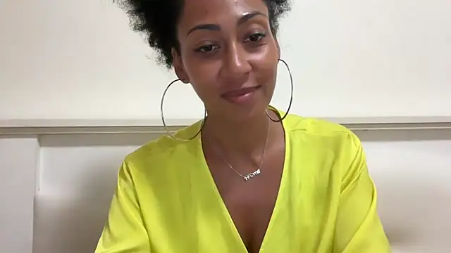 Snapshot of Vaylisse chatting on 6, 10, 2025 Vaylisse online show from 6, 10, 2025