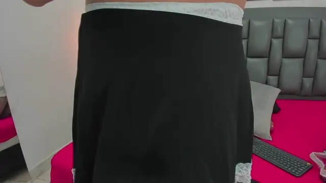 dakota roussee online show from 17, 11, 2025