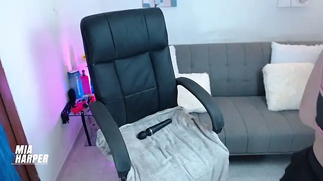 Mia HarperX  online show from 5, 10, 2025