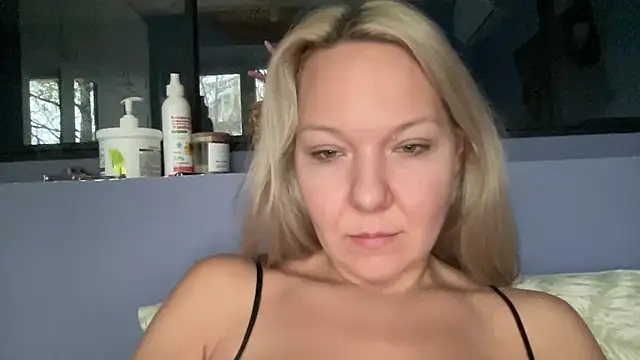 Leonora75 online show from 19, 10, 2025