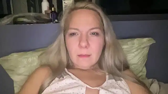 Leonora75 online show from 5, 11, 2025