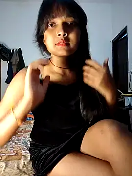 Snapshot of RAYI_Queen_2 chatting on 19, 10, 2025 RAYI Queen 2 online show from 19, 10, 2025