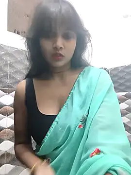 Snapshot of RAYI_Queen_2 chatting on 21, 10, 2025 RAYI Queen 2 online show from 21, 10, 2025