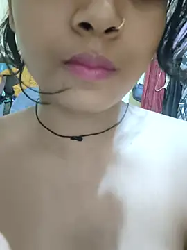Snapshot of RAYI_Queen_2 chatting on 5, 5, 2026 RAYI Queen 2 online show from 5, 5, 2026