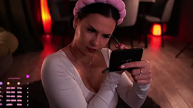 MaryHols online show from 6, 10, 2025