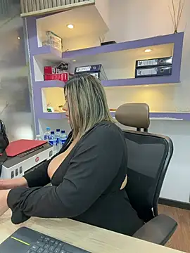 isabella horney  online show from 15, 7, 2026