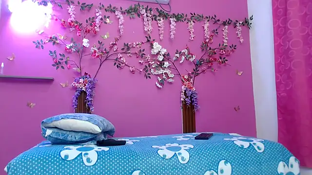 skinnybarbie022 online show from 8, 5, 2026