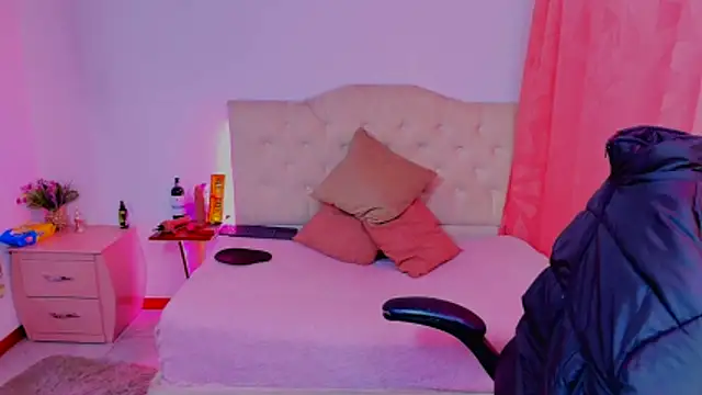 lailahdark online show from 9, 11, 2025