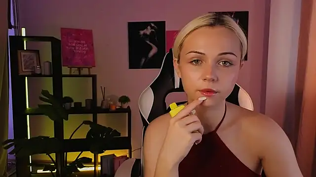 Charlotte Colinss online show from 22, 6, 2026