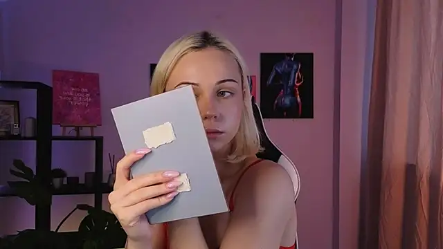 Charlotte Colinss online show from 23, 6, 2026